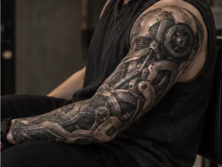 Biomechanical robotic sleeve tattoo with metallic mechanical parts